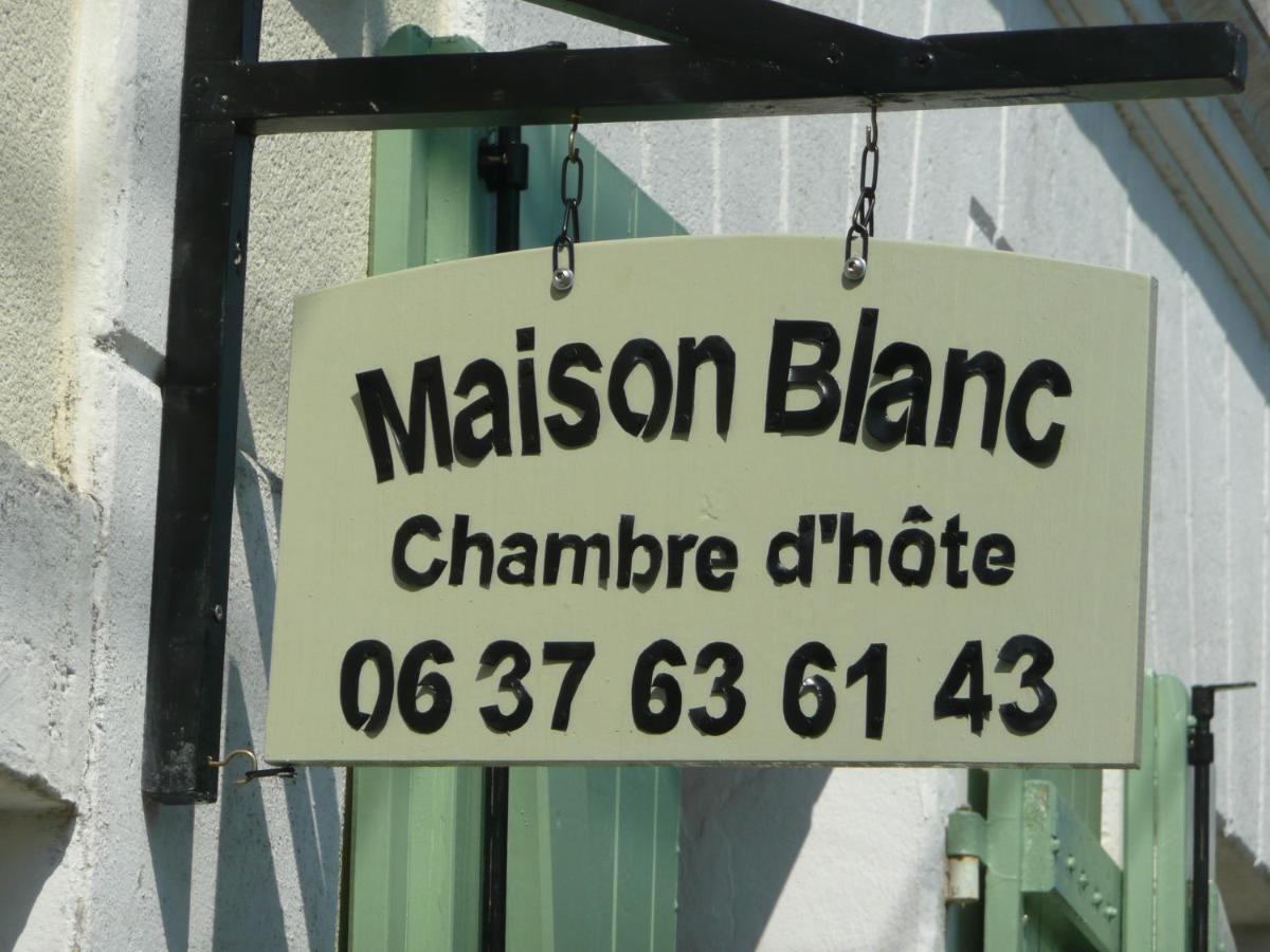 Bed and Breakfast Maison Blanc à Gibourne Extérieur photo
